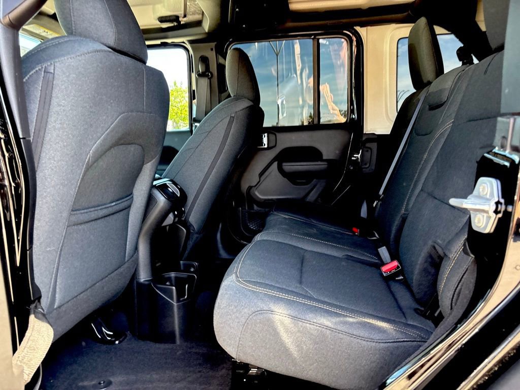 Used 2025 Jeep Wrangler Sport S image 21