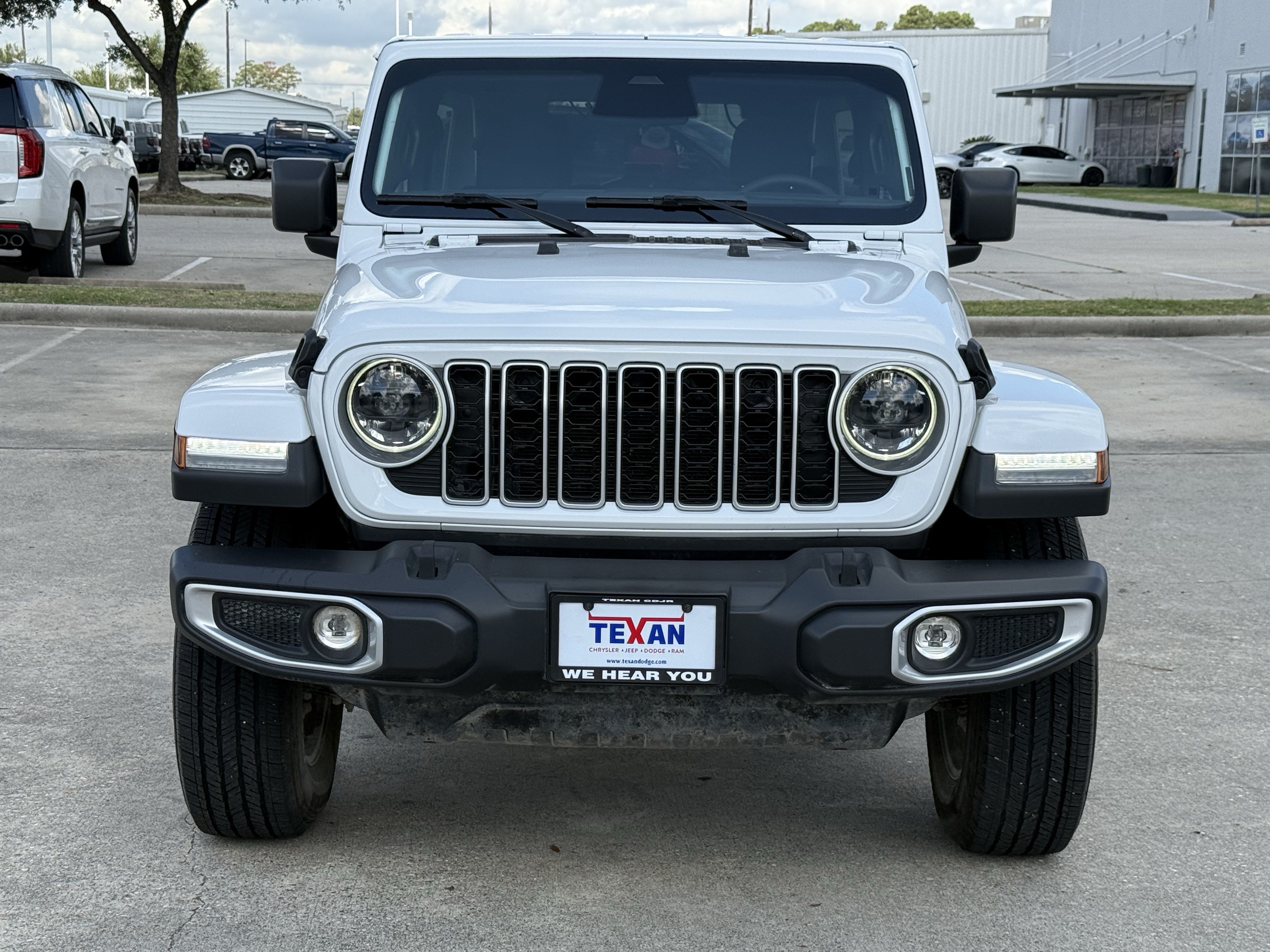 Used 2025 Jeep Wrangler Unlimited Sahara AWD/4WD image 11