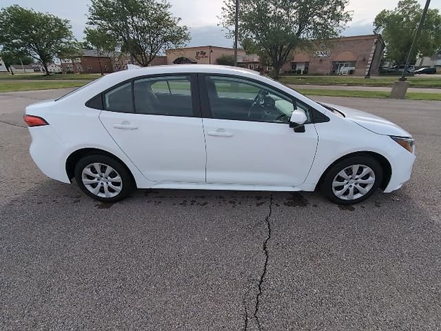 Used 2024 Toyota Corolla LE FWD image 2