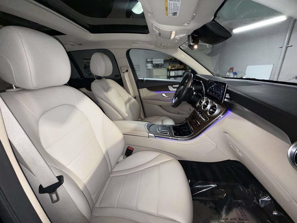 Used 2022 Mercedes-Benz GLC 300 4MATIC w/ Multimedia Package Lite image 14