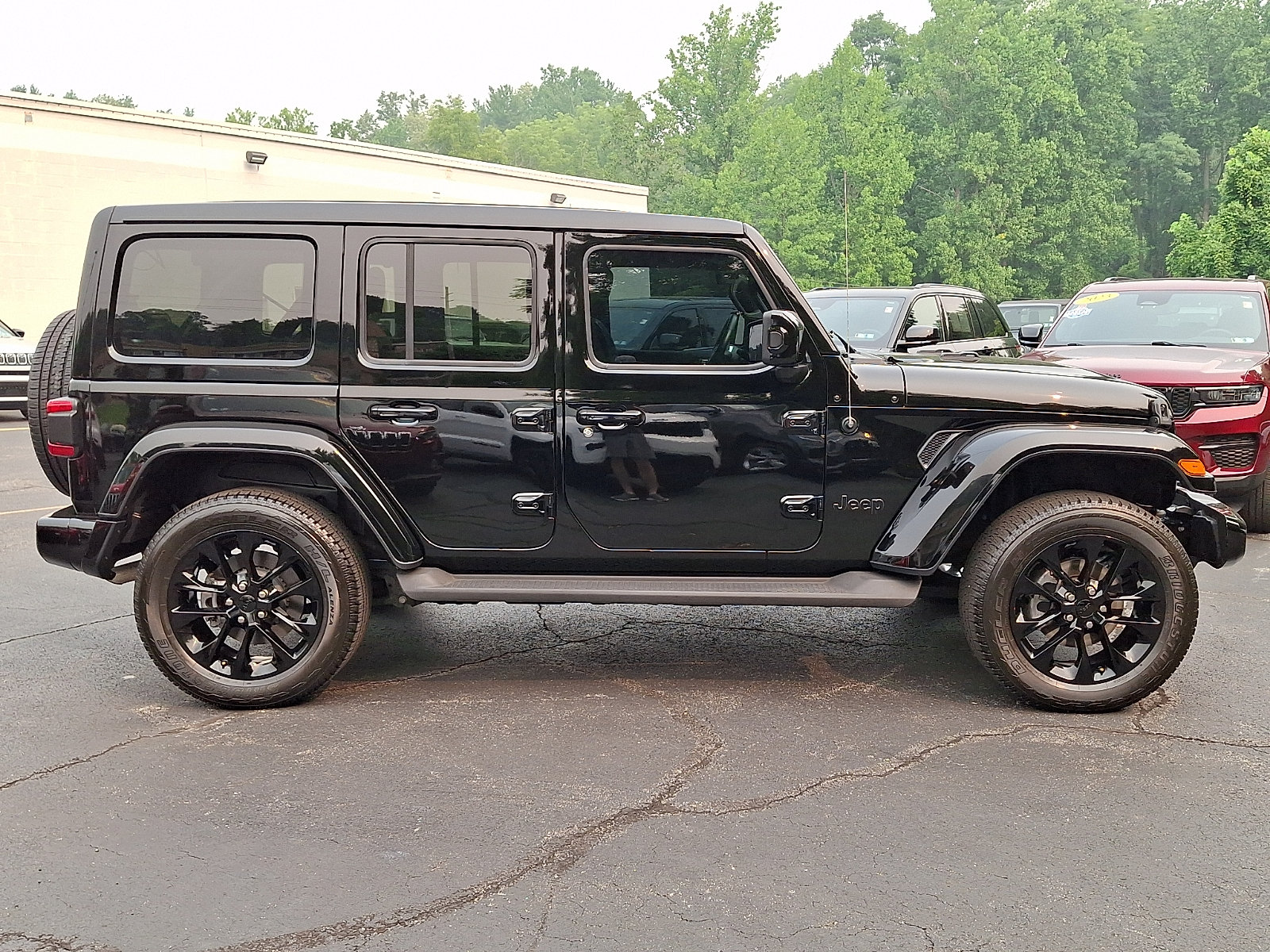 Certified 2021 Jeep Wrangler Unlimited Sahara AWD/4WD image 7