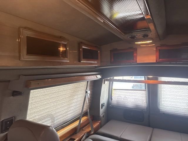 Used 2003 Chevrolet Express 1500 w/ Preferred Equipment Group 4 RWD image 23