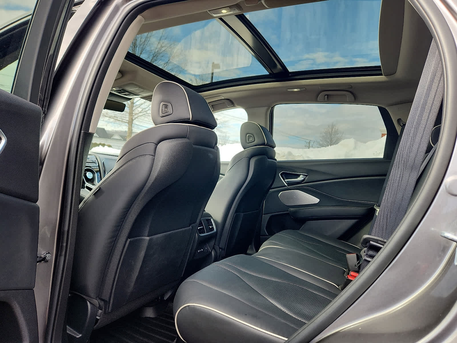 Used 2025 Acura RDX SH-AWD w/ Advance Package image 11