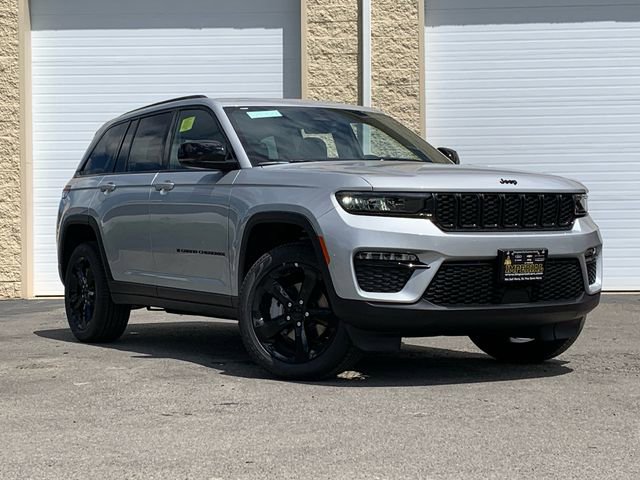 New 2025 Jeep Grand Cherokee Limited w/ Black Appearance Package