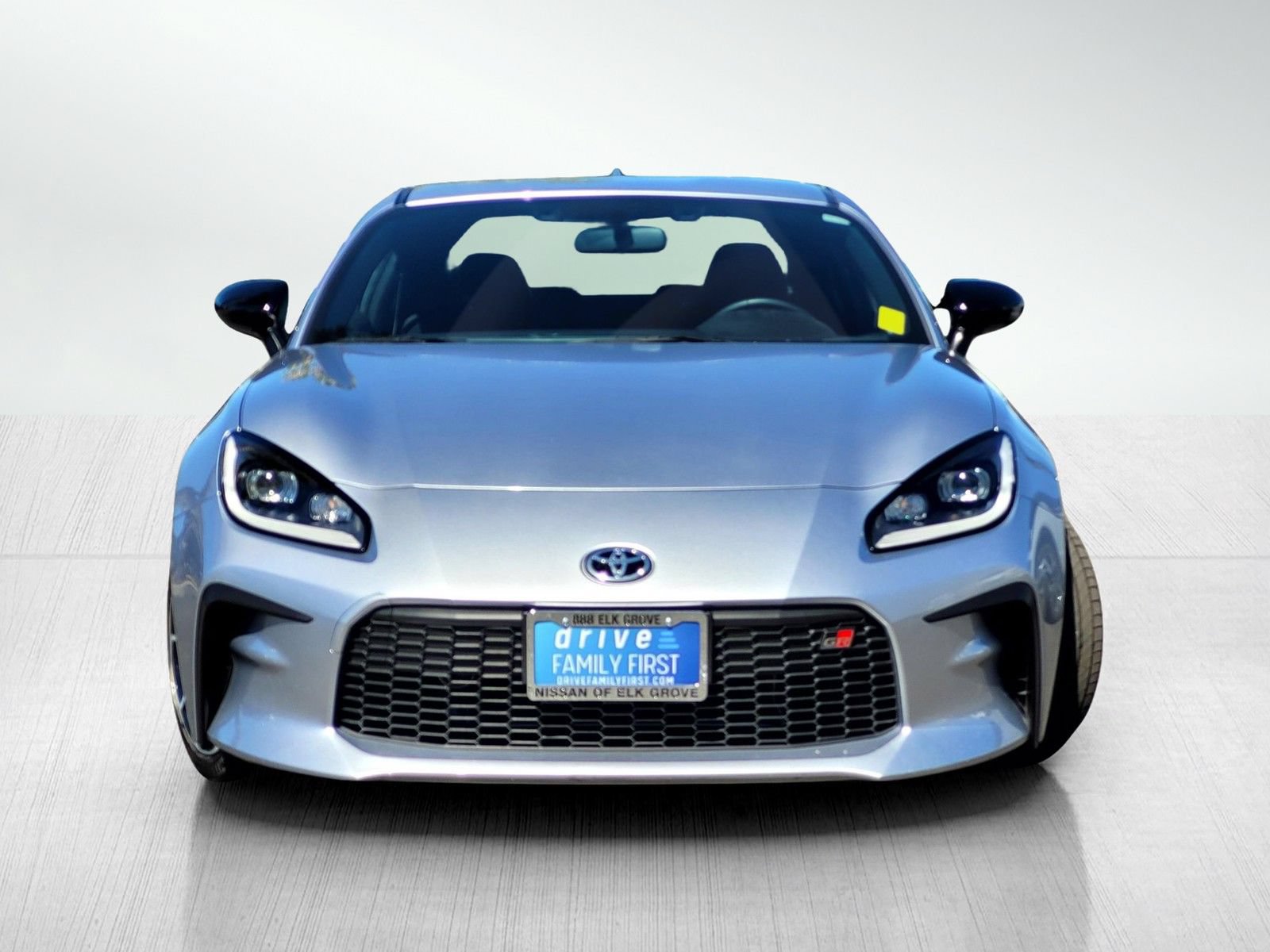 Used 2025 Toyota GR86 Premium w/ ALL Weather Mat Package (TMS) RWD image 2