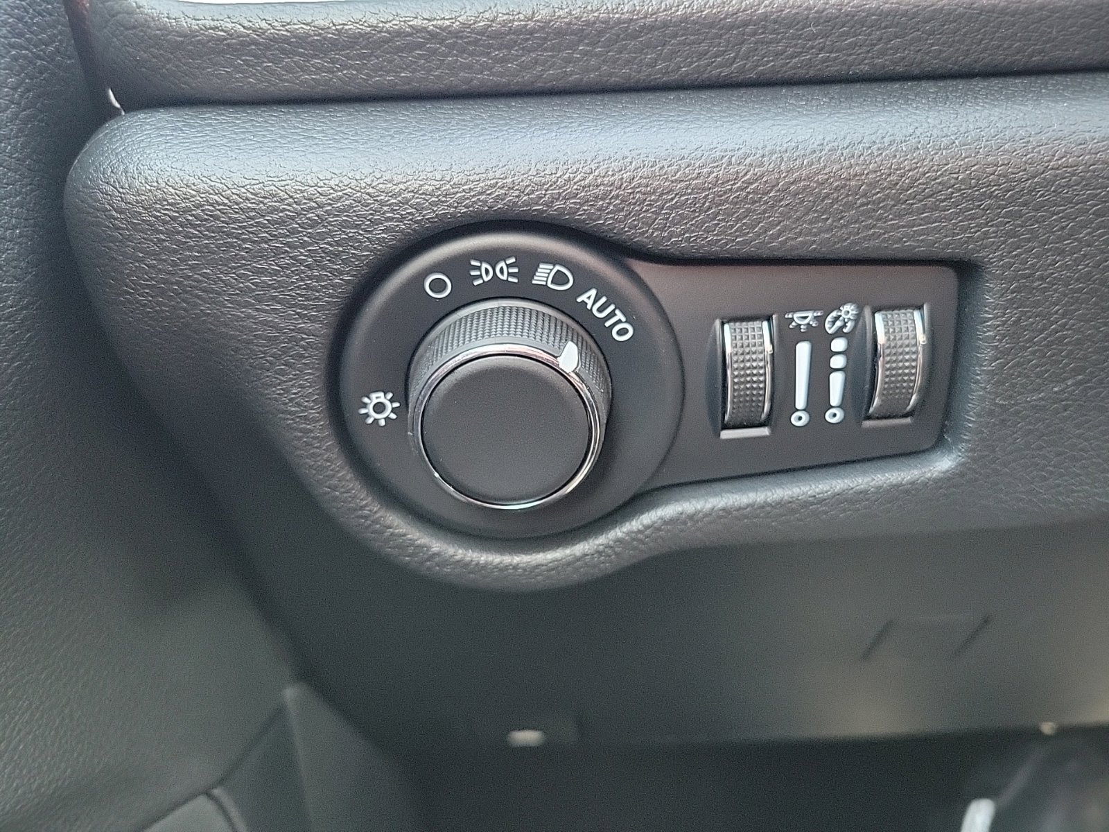 New 2027 Chrysler Pacifica Select FWD image 31
