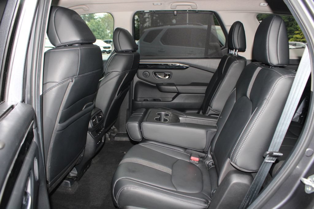 Certified 2025 Honda Pilot Touring image 14