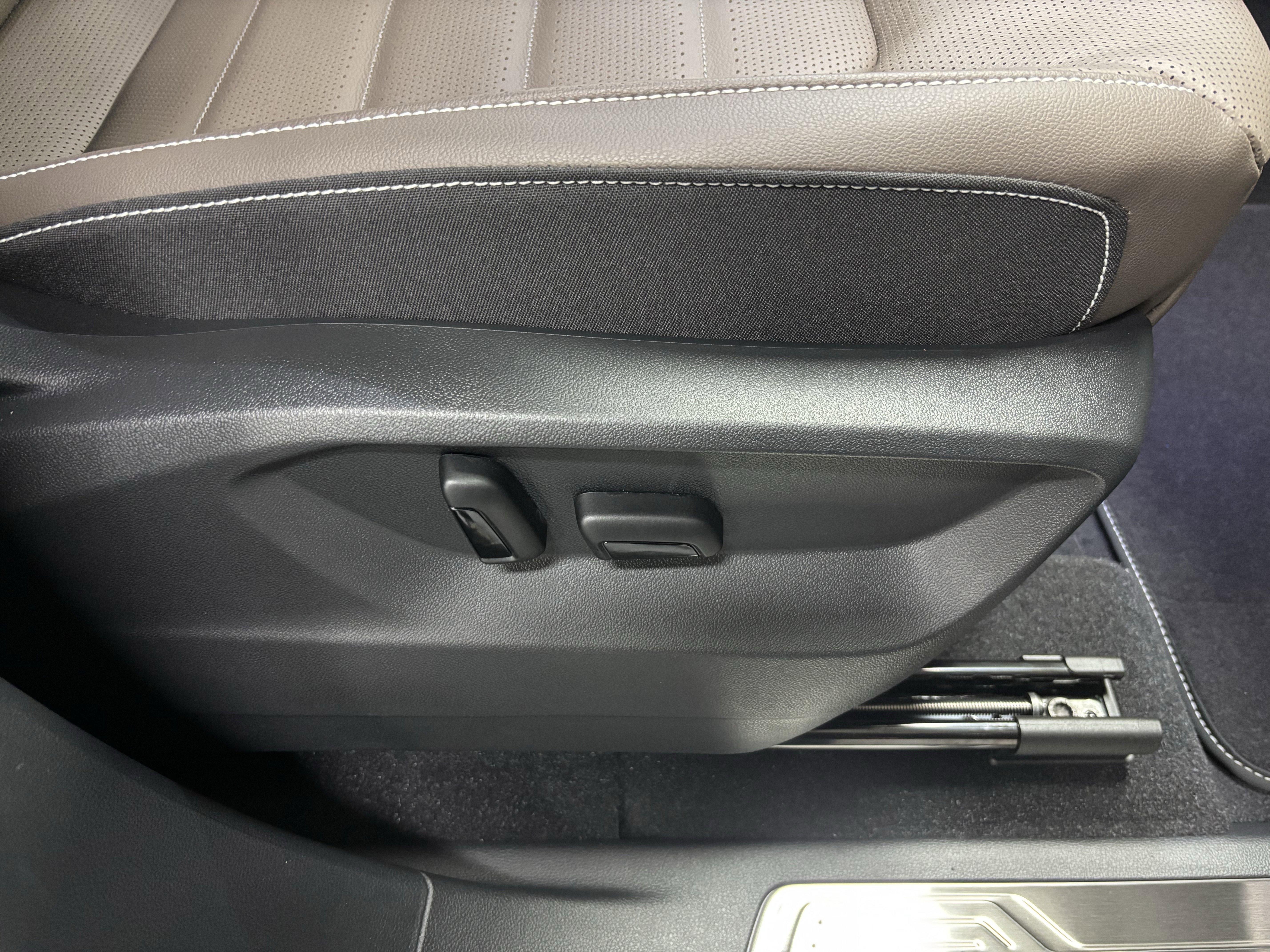 New 2026 Volkswagen Atlas SEL image 12