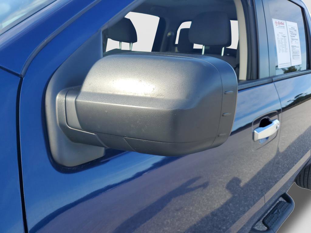 Used 2021 Nissan Titan SV w/ SV Convenience Package image 11