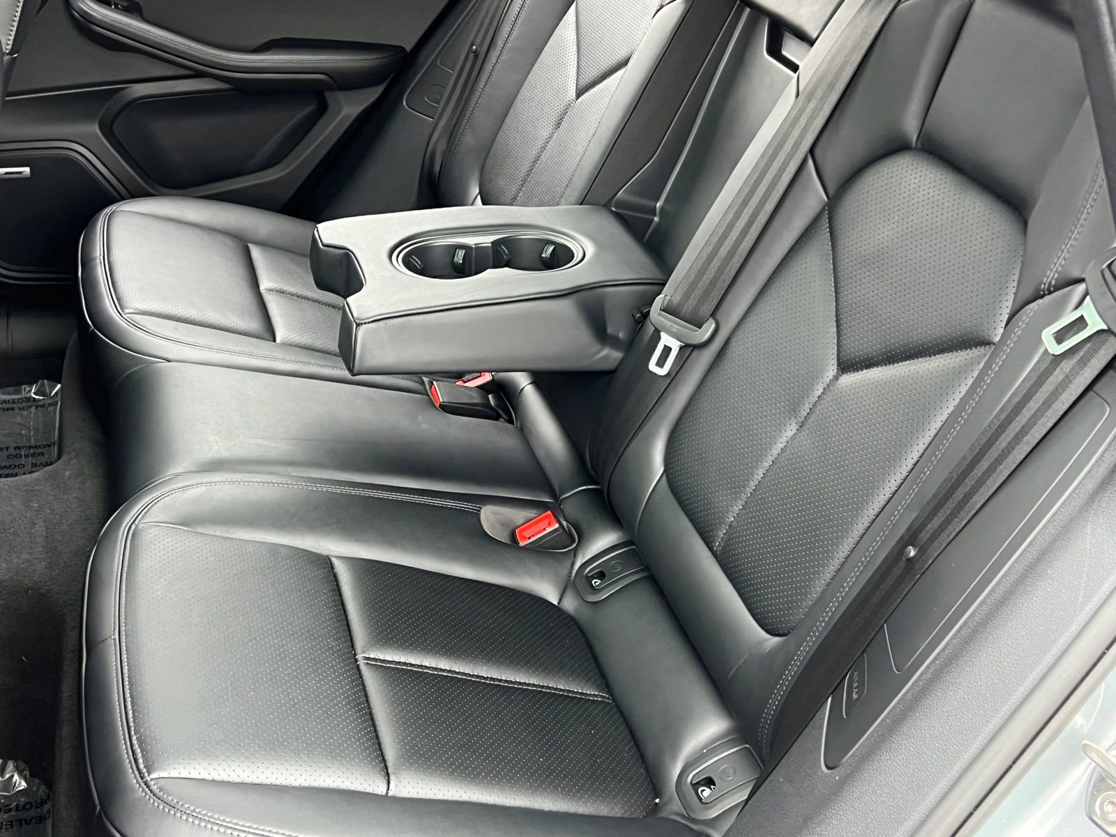 Certified 2025 Porsche Macan AWD/4WD image 17