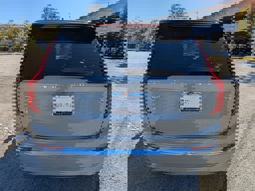 New 2026 Volvo XC90 T8 Plus w/ Protection Package Premier image 5