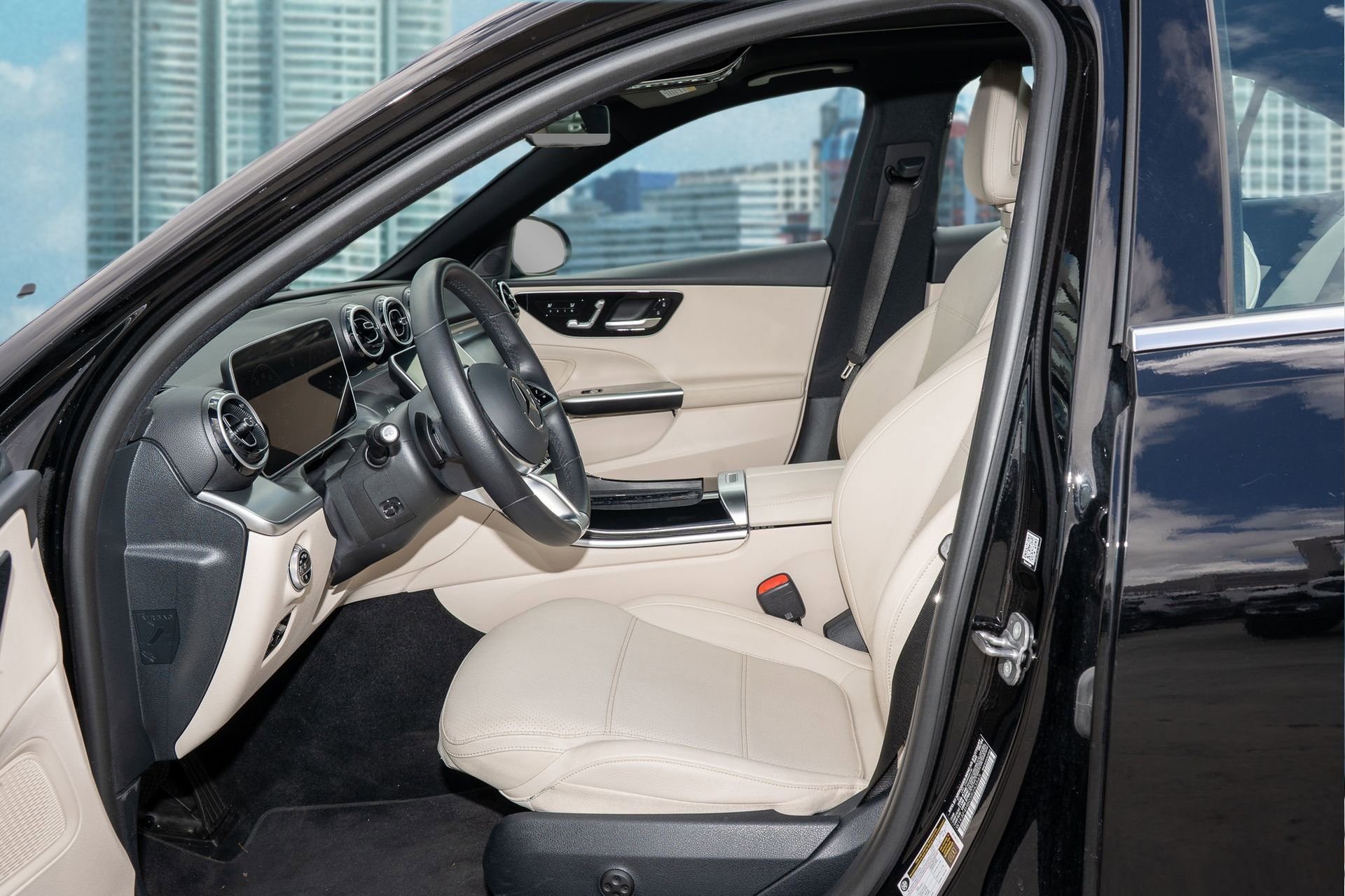 Used 2025 Mercedes-Benz C 300 4MATIC Sedan image 16