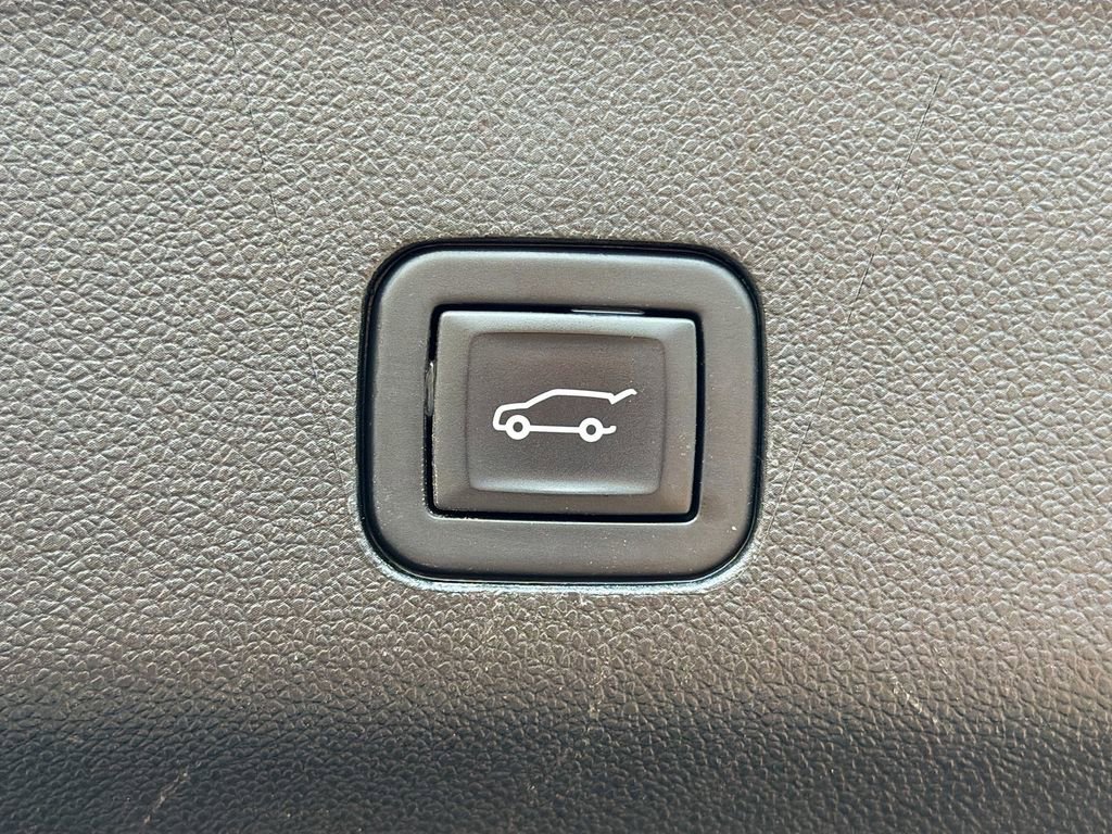 Used 2024 Chevrolet Suburban LT image 14