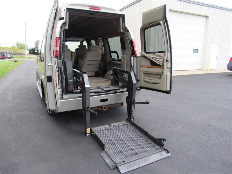 Used 2004 Chevrolet Express 2500 RWD image 2