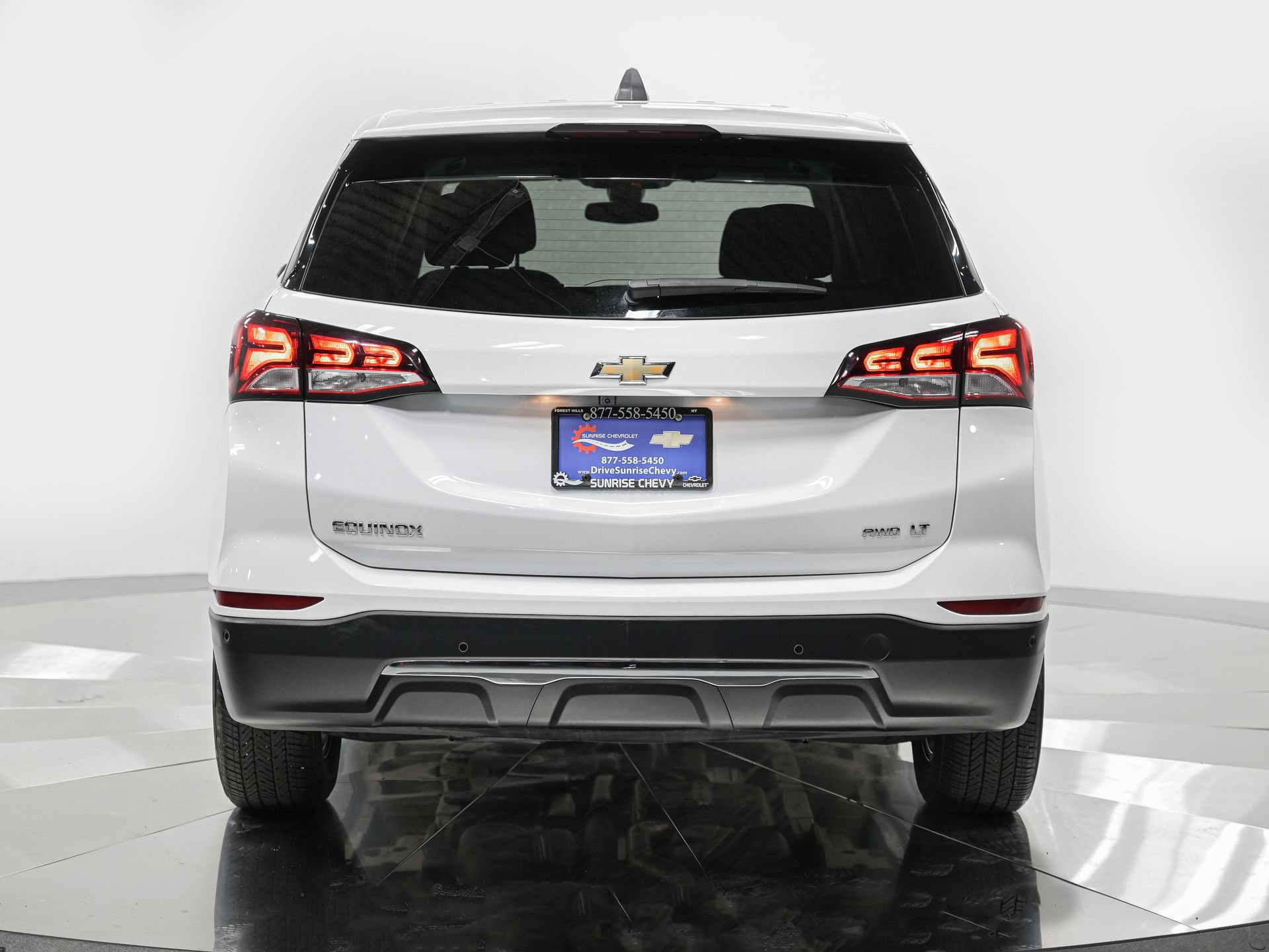 Used 2024 Chevrolet Equinox LT AWD/4WD image 4