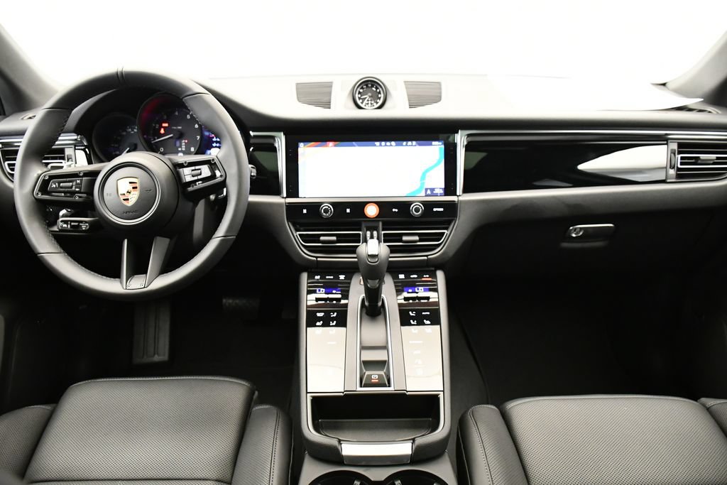 Certified 2026 Porsche Macan AWD/4WD image 22