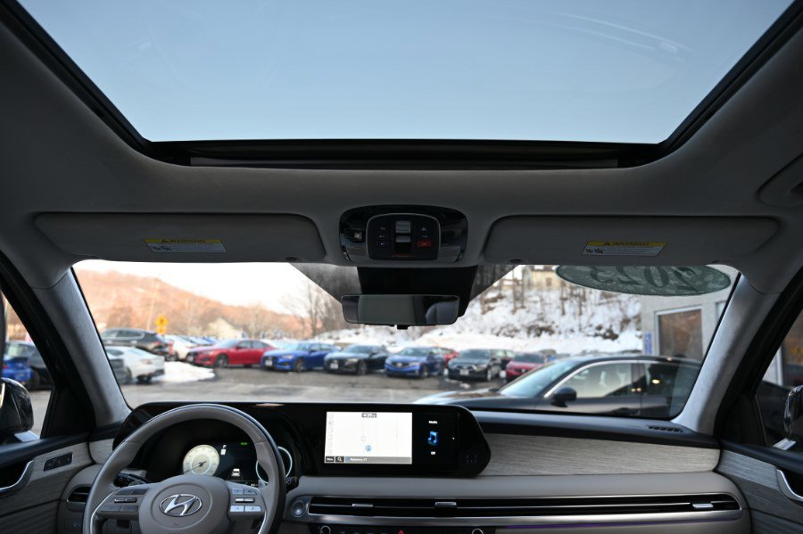 Used 2023 Hyundai Palisade Calligraphy image 17