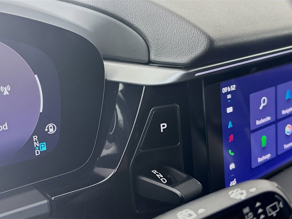 Certified 2024 Porsche Macan 4 Electric image 19