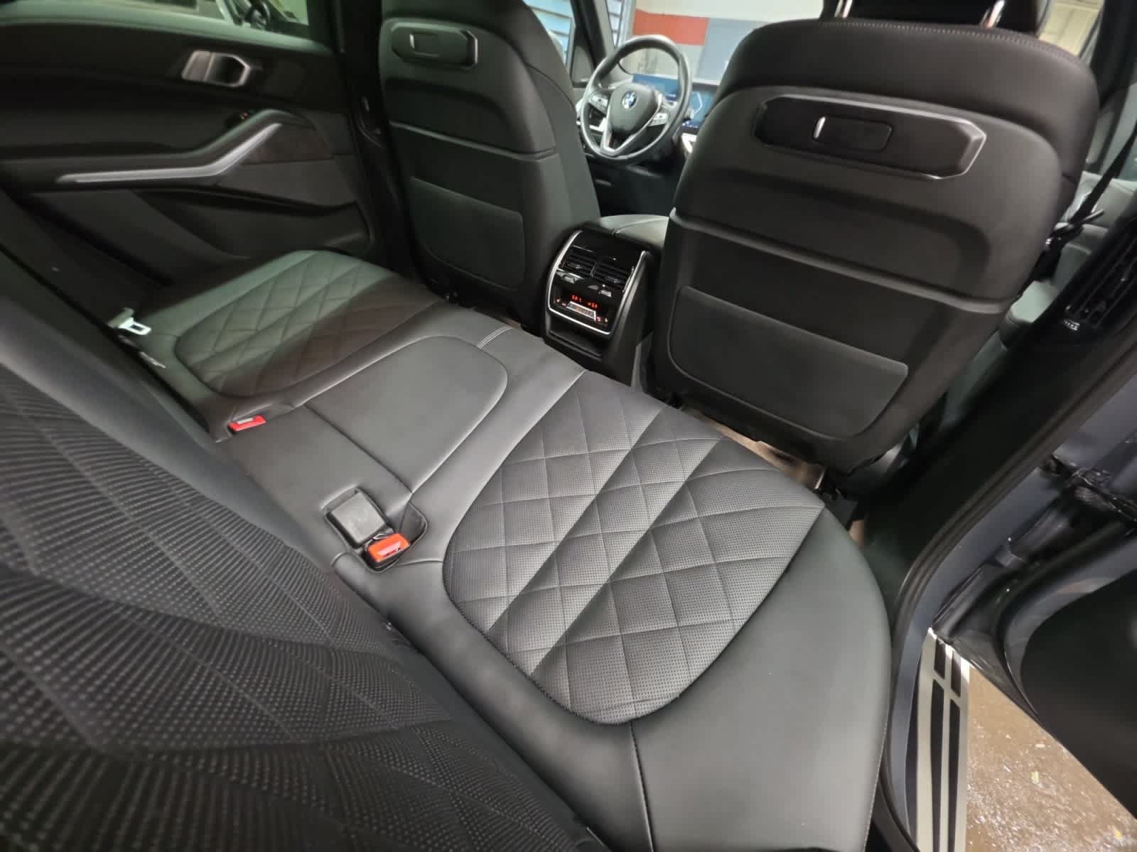 Used 2025 BMW X5 xDrive40i w/ Climate Comfort Package AWD/4WD image 23