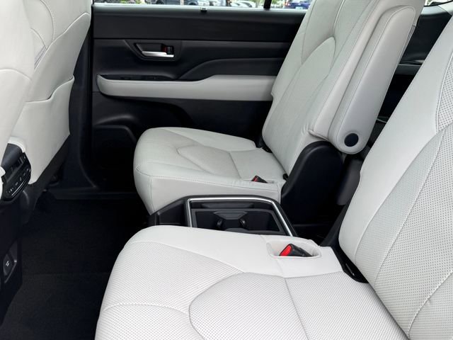 Used 2026 Toyota Grand Highlander Limited image 30