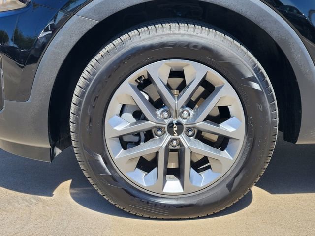 Used 2025 Kia Telluride LX image 8