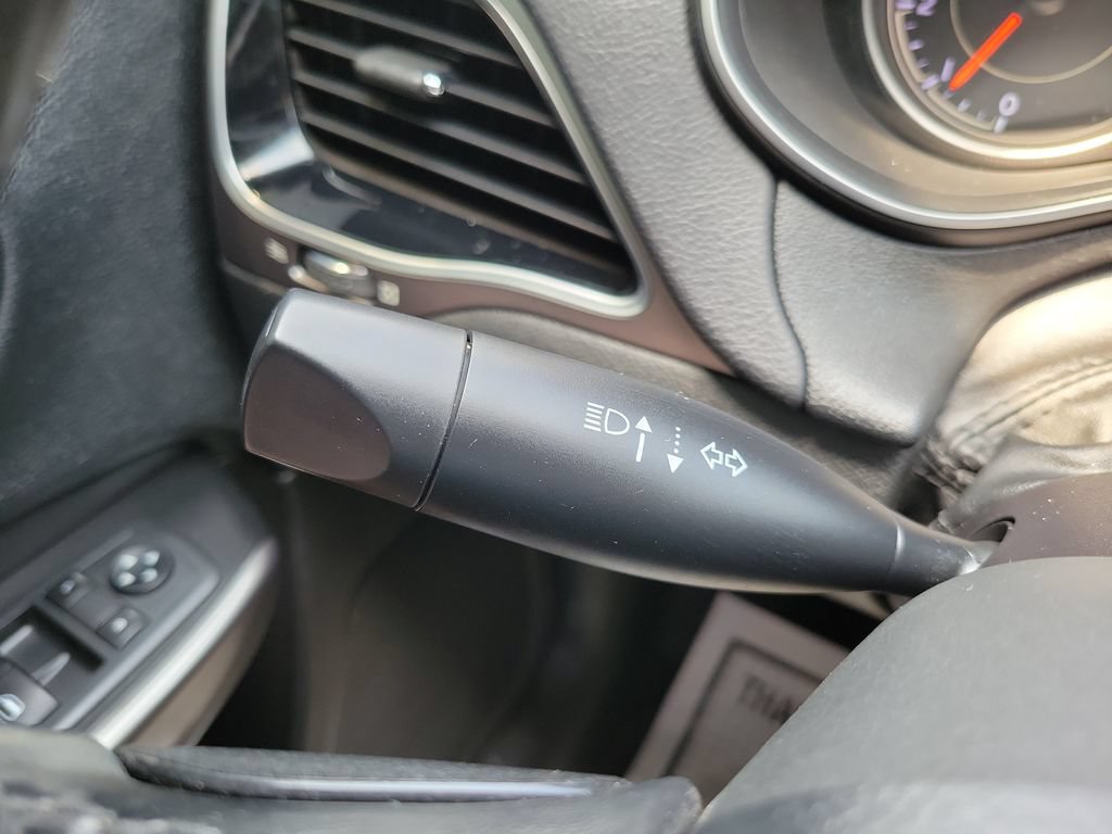 Used 2020 Jeep Cherokee Limited FWD image 15