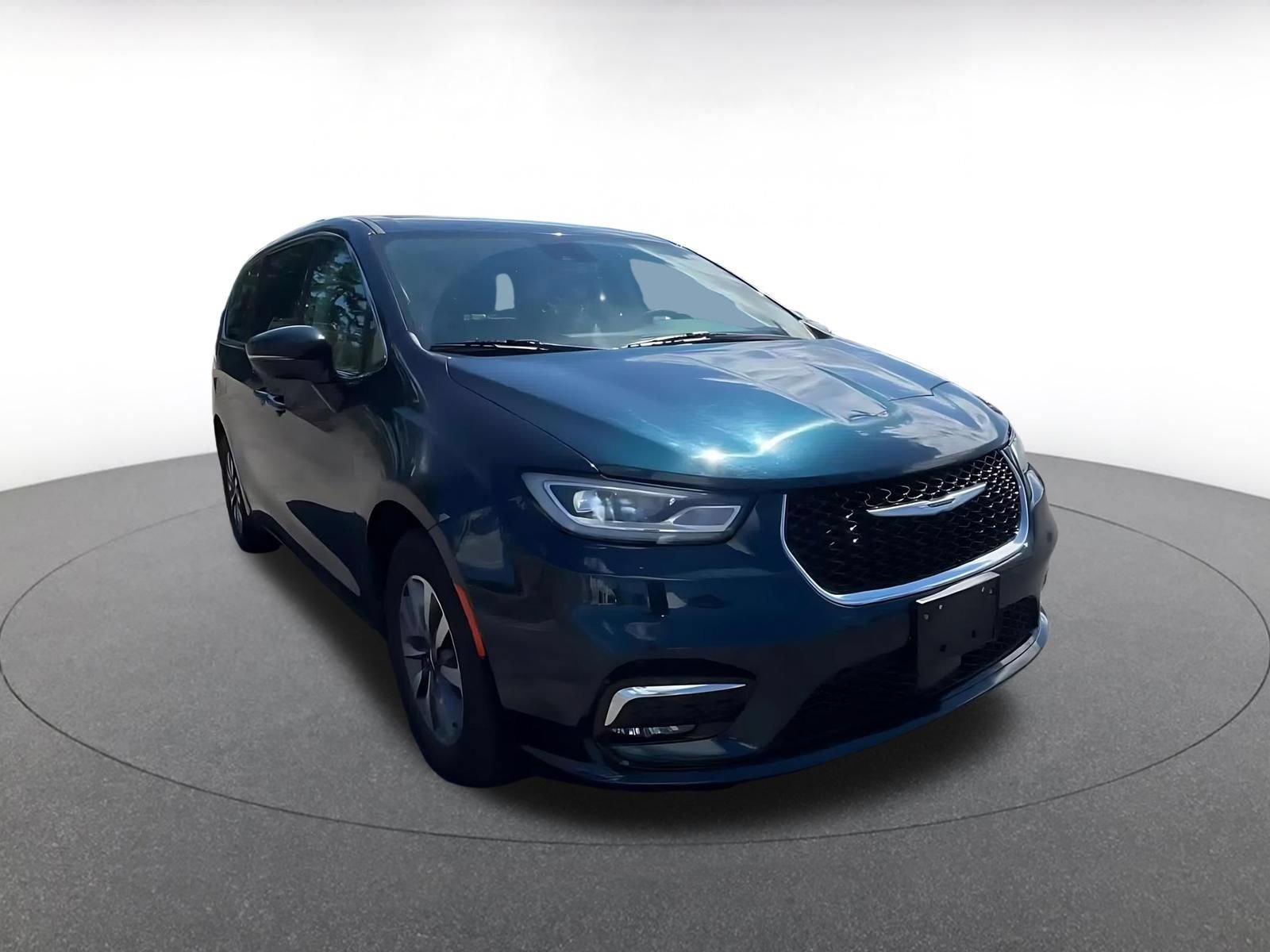 Used 2023 Chrysler Pacifica Touring-L FWD image 3