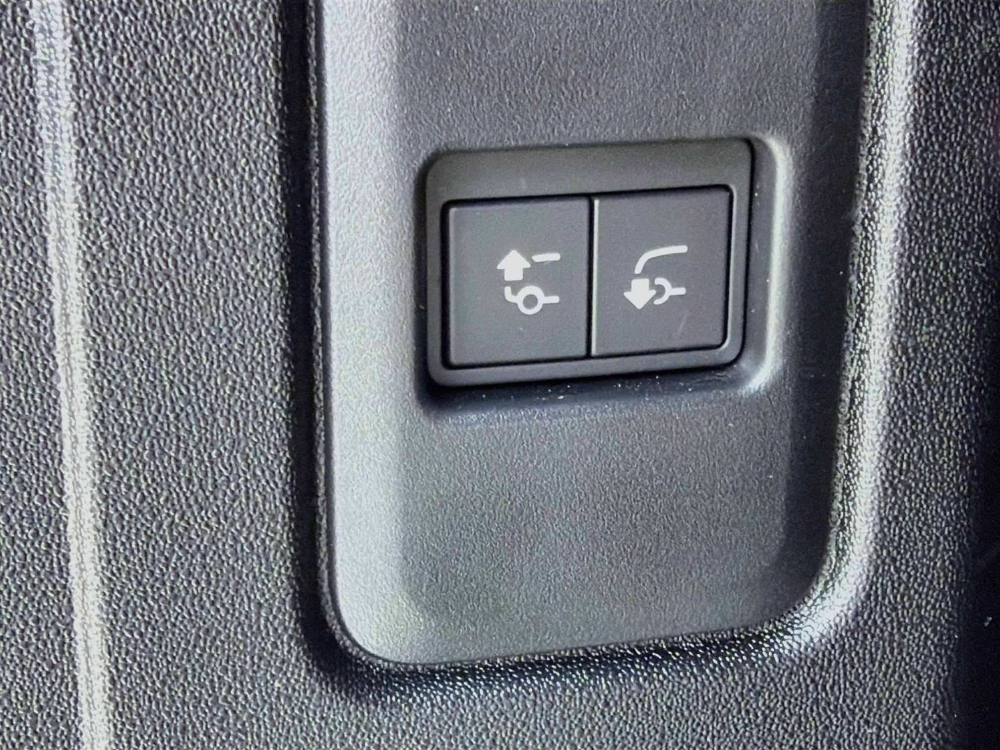 Used 2025 Land Rover Defender 110 S AWD/4WD image 13
