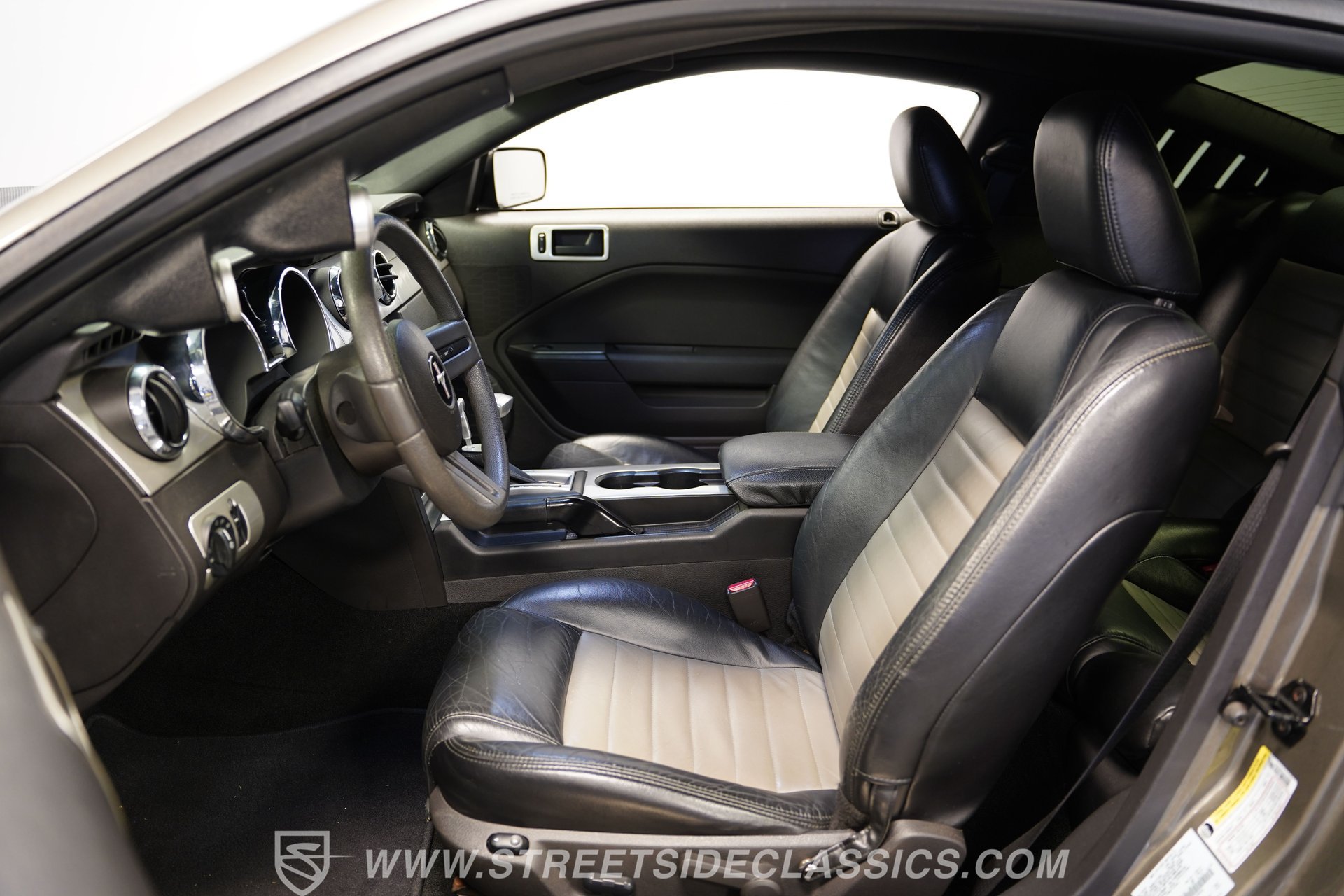 Used 2005 Ford Mustang GT RWD image 39