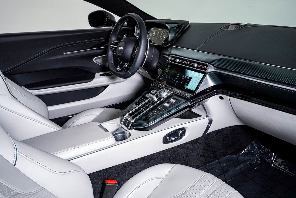 Used 2026 Aston Martin V8 Vantage Coupe RWD image 18
