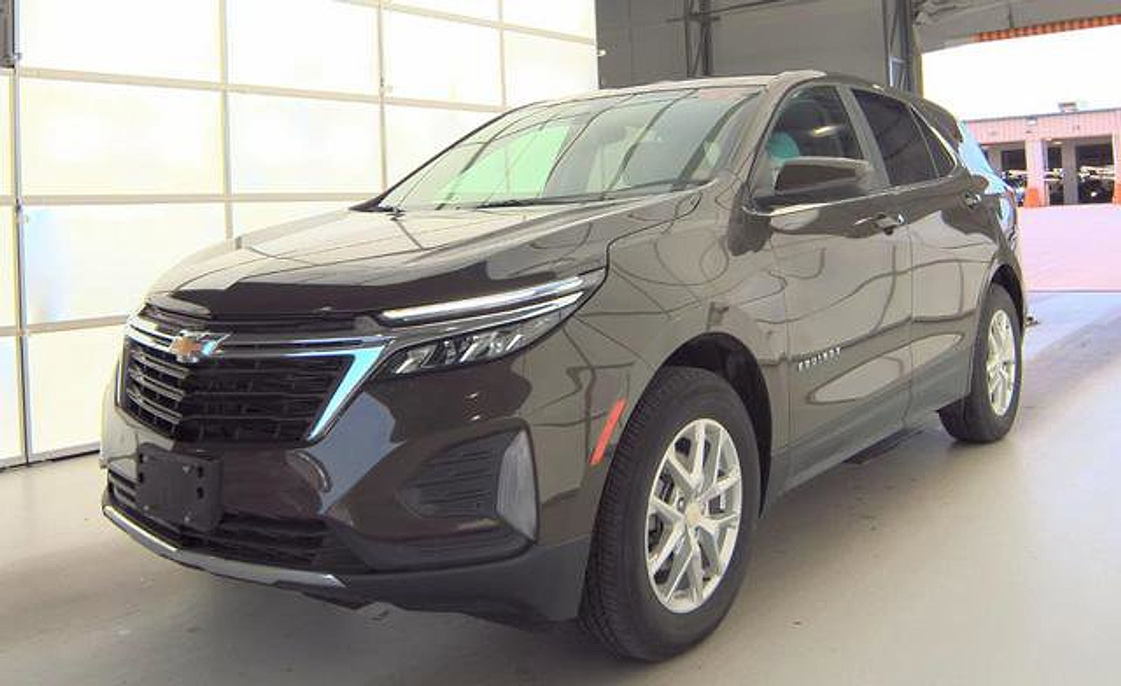 Used 2023 Chevrolet Equinox LT AWD/4WD image 3