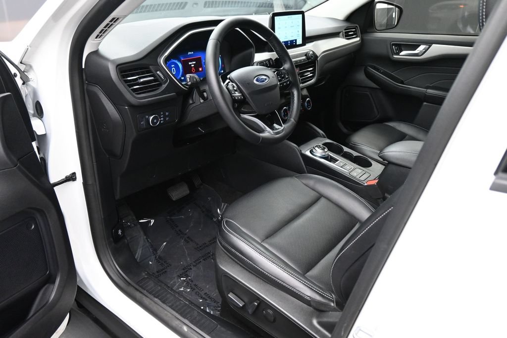 Used 2022 Ford Escape SEL w/ Technology Package FWD image 2