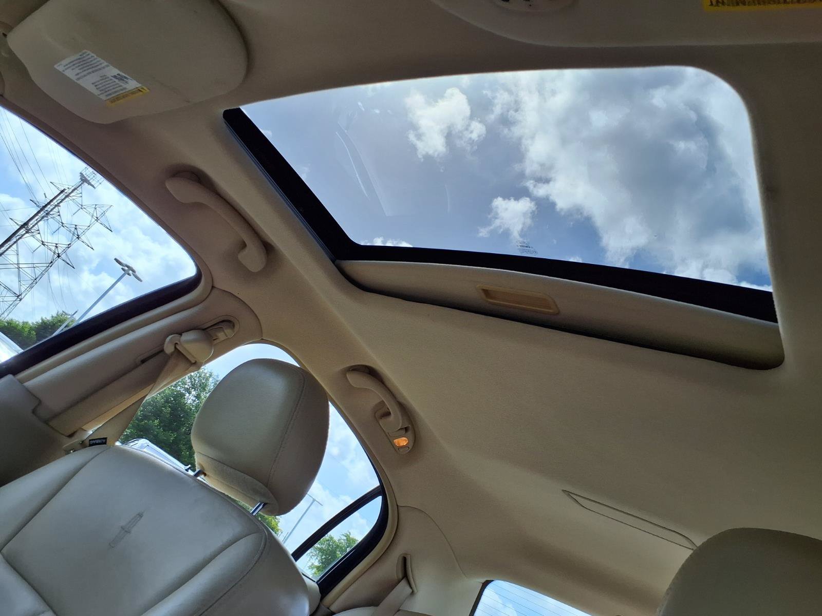 Used 2007 Lincoln Town Car Signature Limited RWD image 5