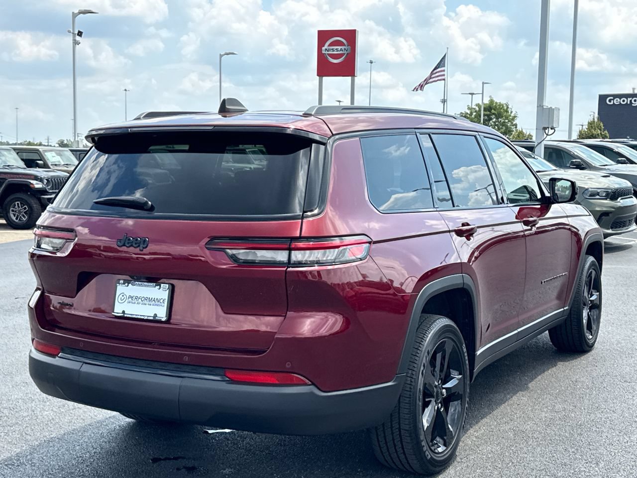 Used 2023 Jeep Grand Cherokee L Laredo AWD/4WD image 3