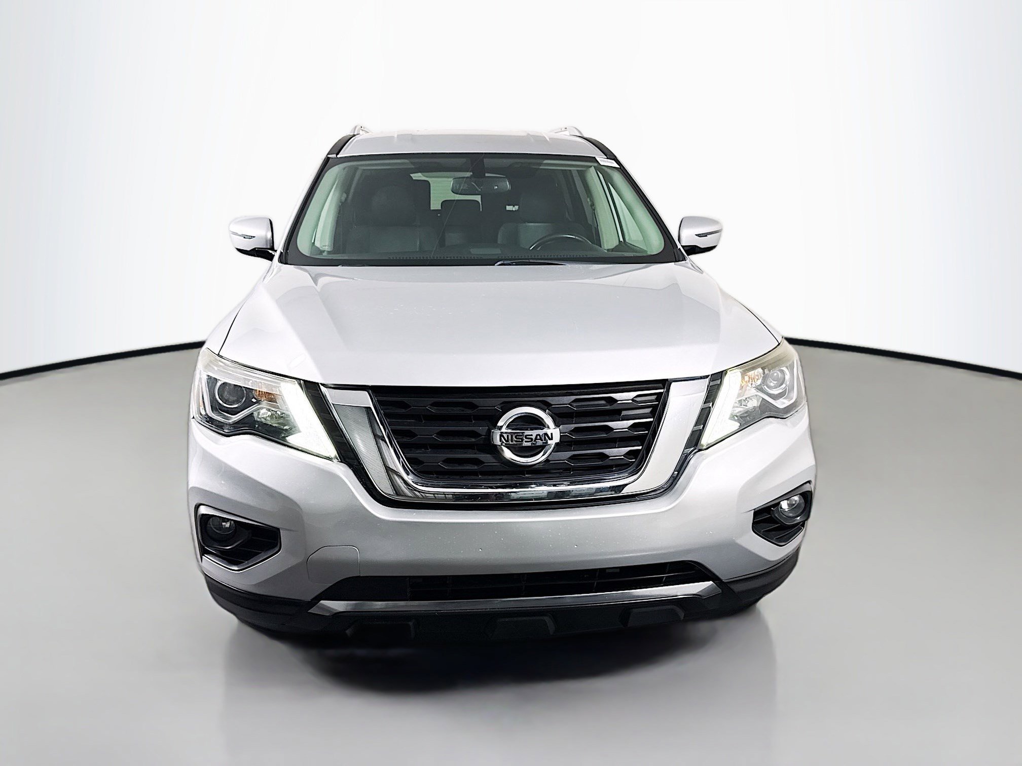 Used 2019 Nissan Pathfinder SV image 2