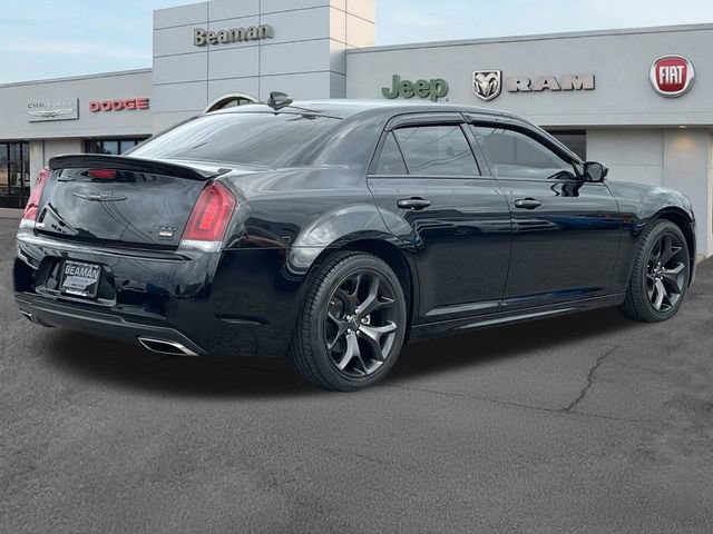 Used 2023 Chrysler 300 Touring L w/ Comfort Group RWD image 7