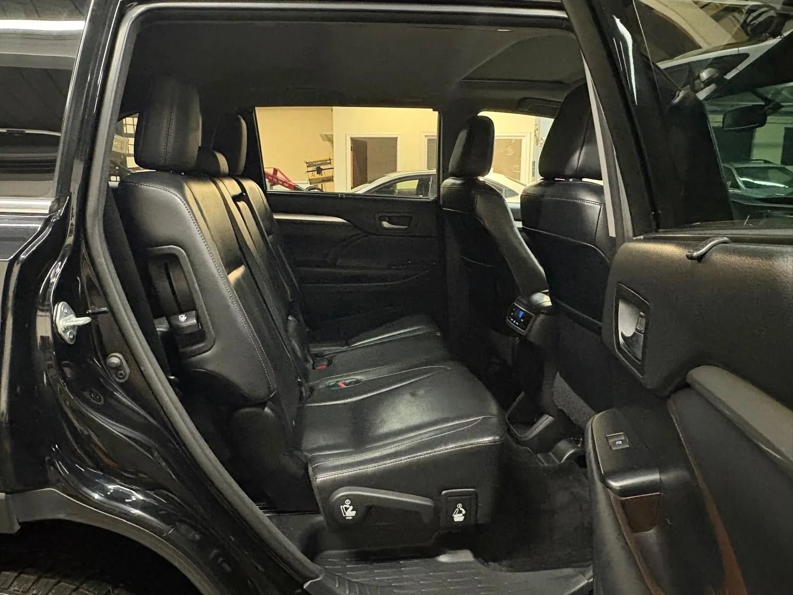 Used 2015 Toyota Highlander XLE image 22