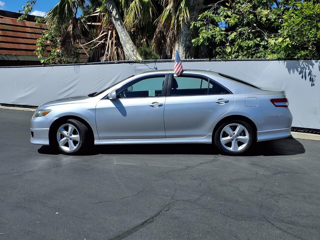 Used 2010 Toyota Camry SE FWD image 3