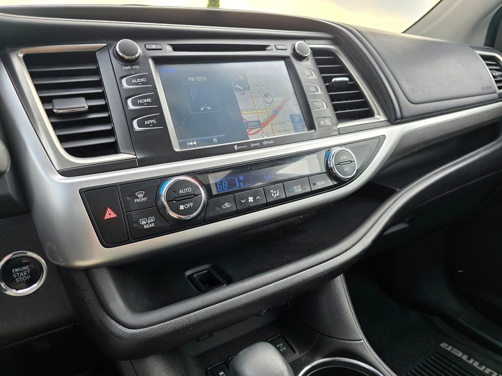 Used 2018 Toyota Highlander SE image 29