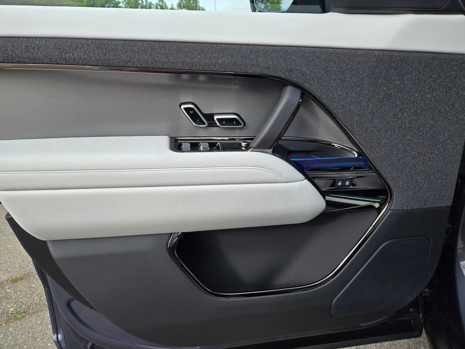New 2026 Land Rover Range Rover Sport SE AWD/4WD image 9