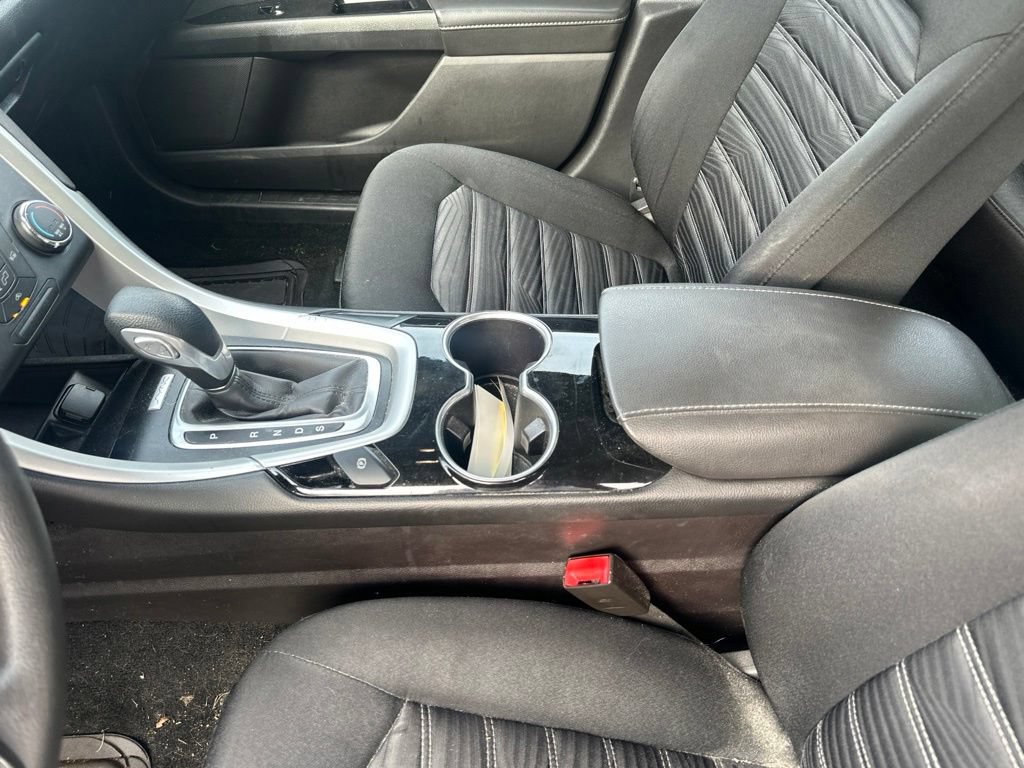 Used 2016 Ford Fusion SE FWD image 25