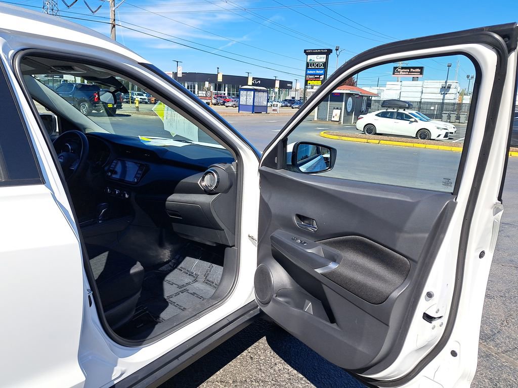 Used 2023 Nissan Kicks SV image 16