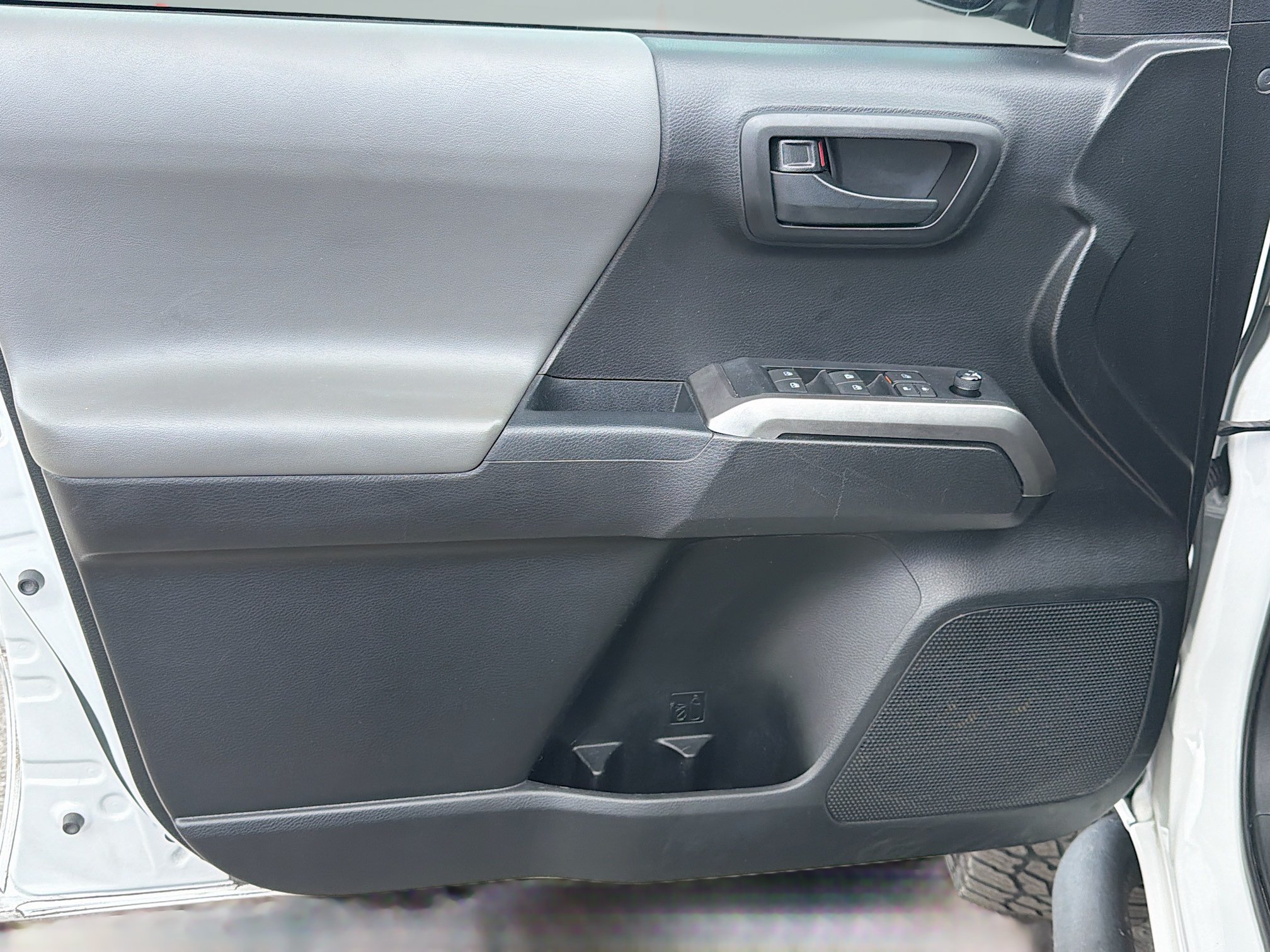 Used 2019 Toyota Tacoma SR5 RWD image 19