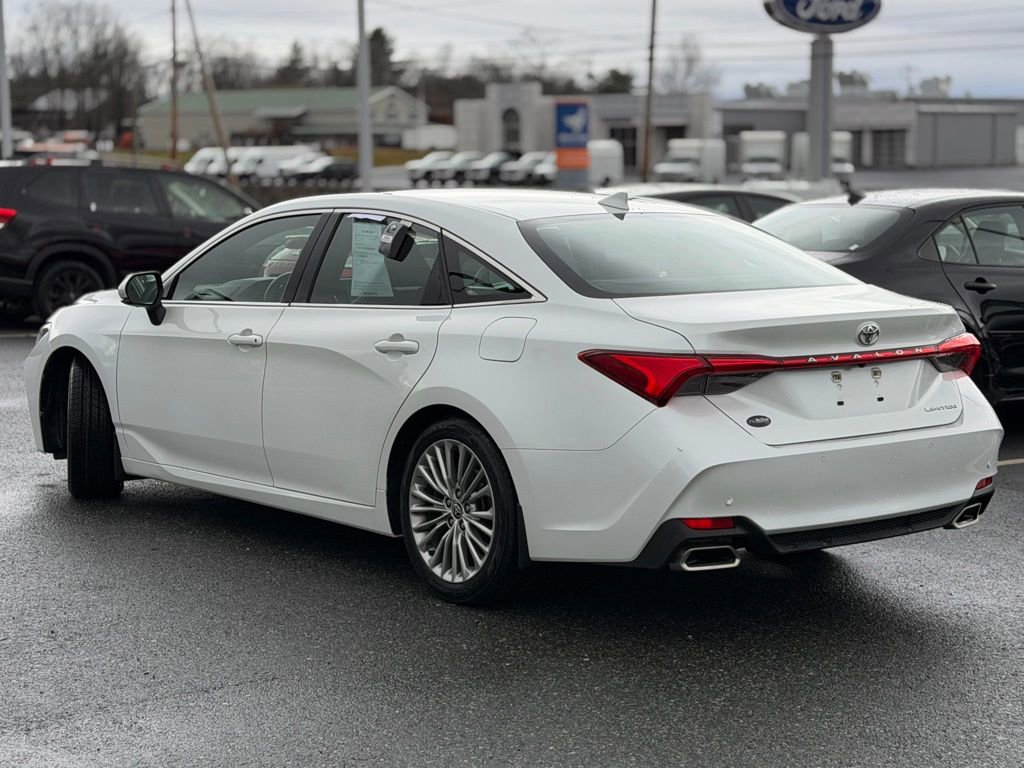 Used 2022 Toyota Avalon Limited w/ Advanced Safety Package FWD image 3