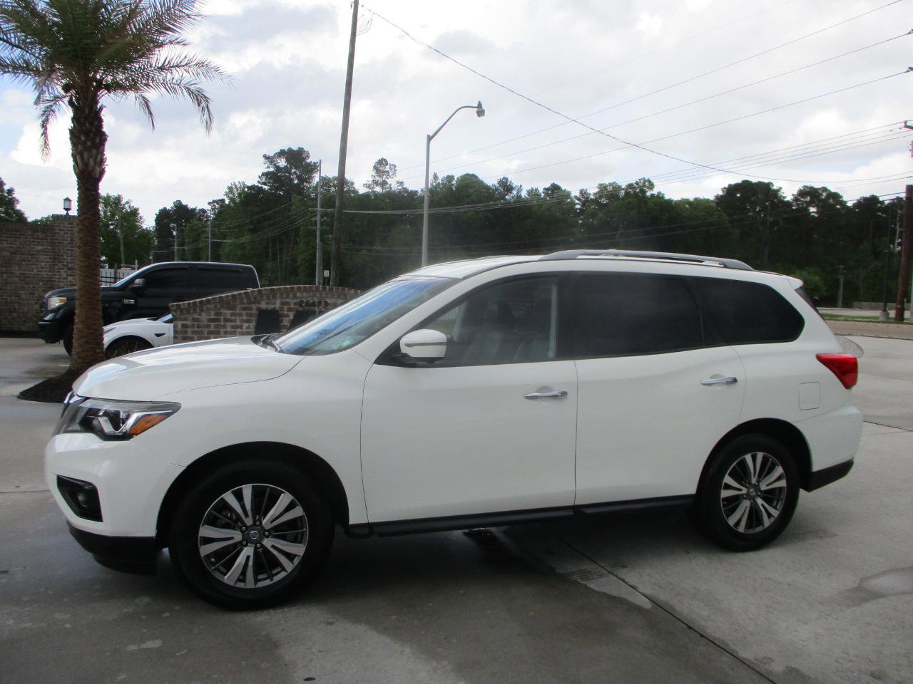 Used 2019 Nissan Pathfinder SL image 17