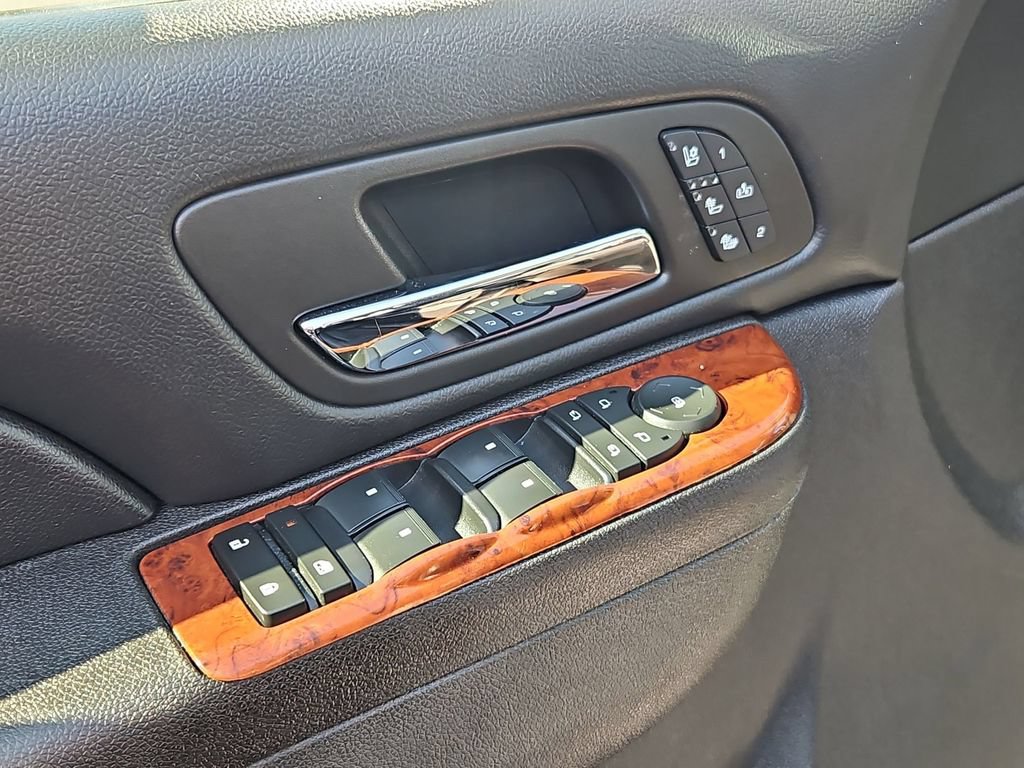 Used 2012 Chevrolet Suburban LTZ AWD/4WD image 11
