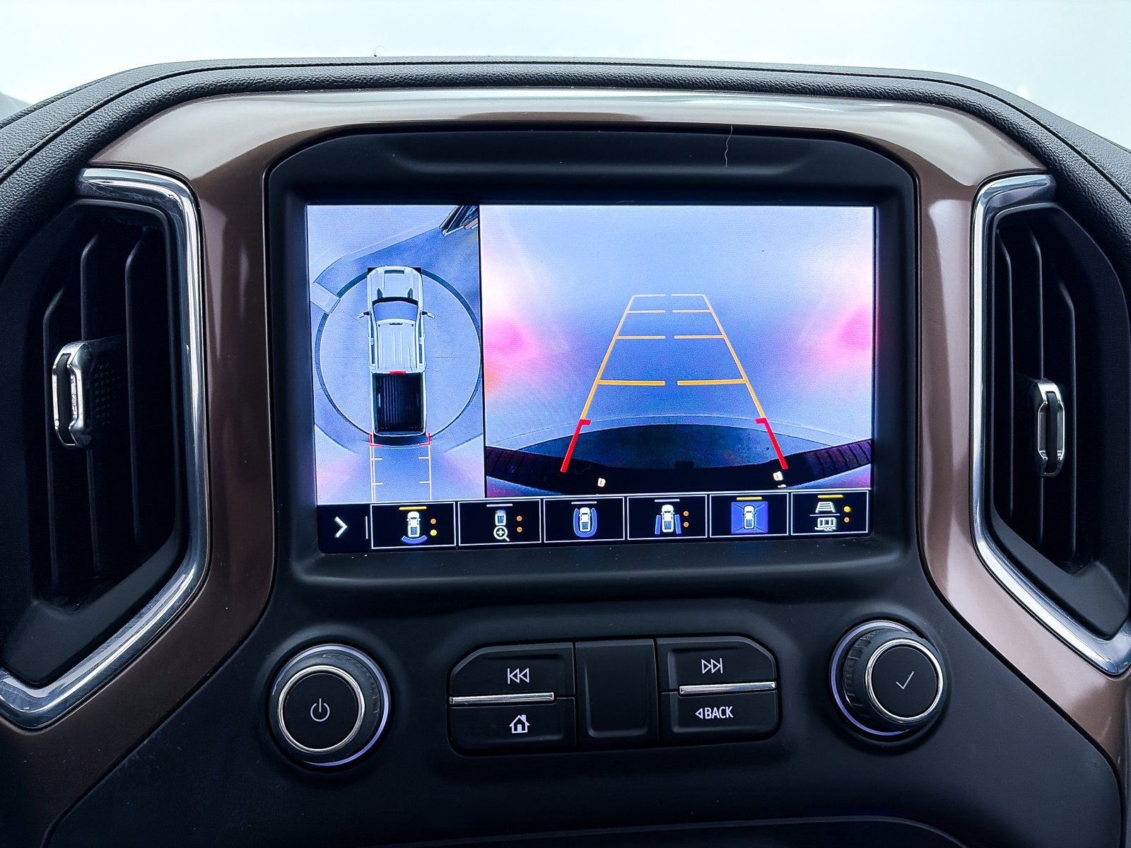 Used 2022 Chevrolet Silverado 2500 High Country w/ Z71 Off-Road Package image 8