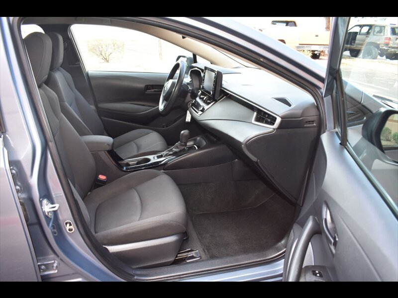Used 2022 Toyota Corolla LE FWD image 32