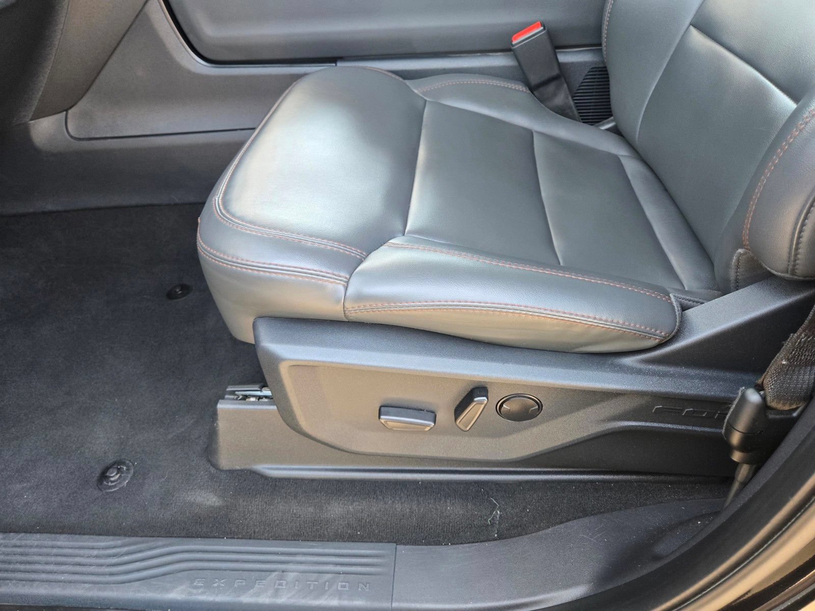 Used 2025 Ford Expedition Max Active AWD/4WD image 10