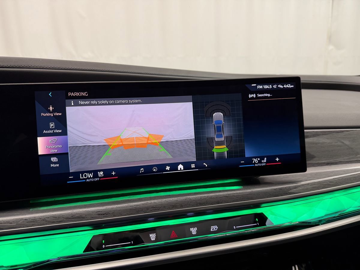Used 2024 BMW 740i xDrive image 35